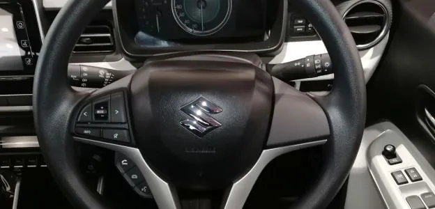steering-wheel-and-airbag-compartment